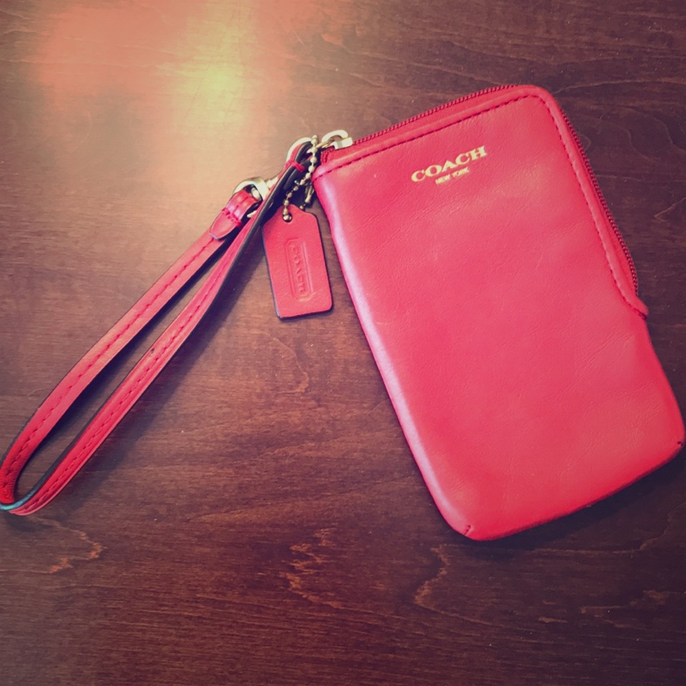 Small Coach leather wristlet
